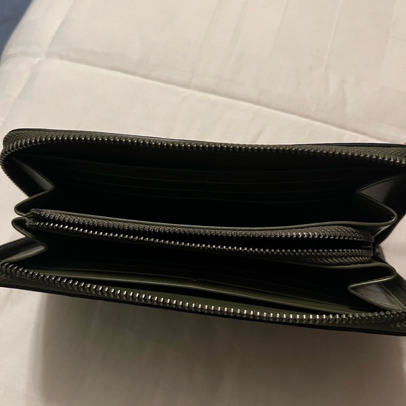 Brand new vintage Green Coach Zip Around Wallet - Picture 4 of 6